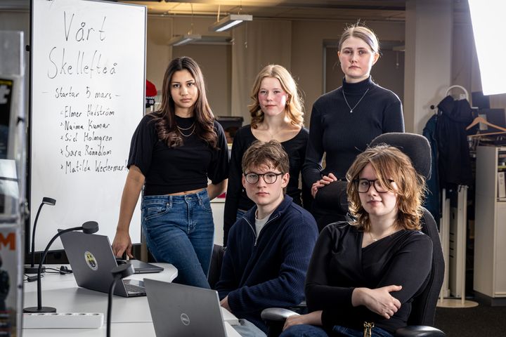 Naima Kumar, Matilda Westermark, Sara Rönnblom, Elmer Hedström och Sid Holmgren är alla mellan 18 och 20 år.