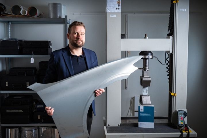 Alexanders Barlos forskning kan påverka hela bilindustrins sätt att arbeta. Genom att underlätta användningen av återvunnet stål bidrar den till en mer cirkulär ekonomi.