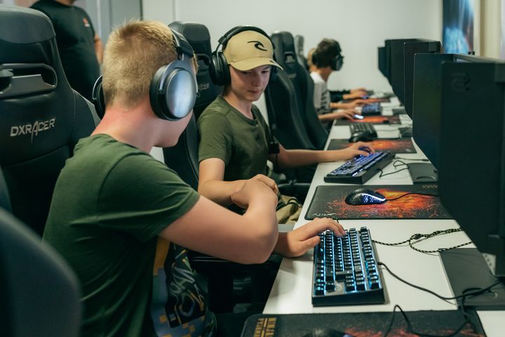 Hållbart spelande ger fördelar – Folkuniversitetet och Gameffect utbildar barn och vuxna