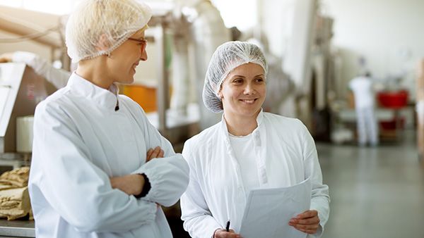 Den 26 veckor långa utbildningen ger deltagarna grundläggande kunskaper och möjlighet att ta truckkort.