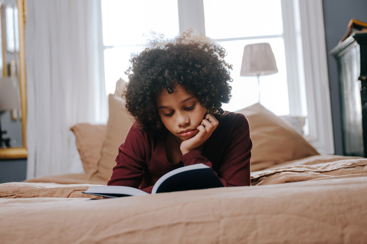 Året börjar gå mot sitt slut och med det stängs bokkapitlet för 2025. Adlibris har samlat årets boktrender och de titlar som sålt bäst i Sverige under året.