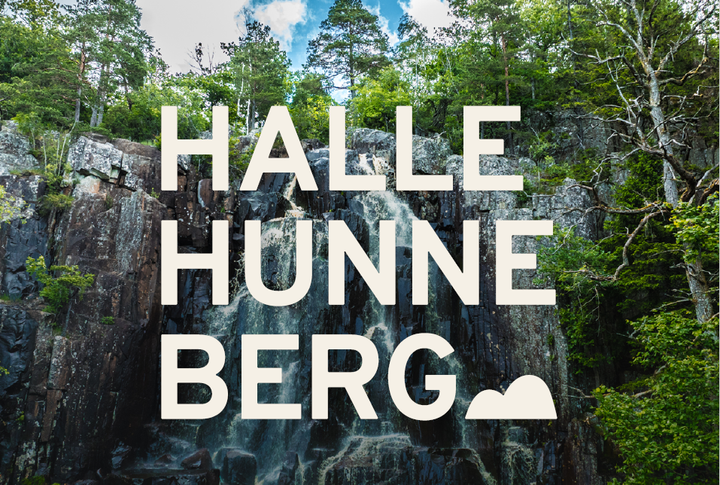 Vid Vänerns sydspets, strax öster om Vänersborg, reser sig de mytomspunna tvillingbergen Halleberg och Hunneberg. Platåbergen är sedan 2022 en del av Sveriges första UNESCO Global Geopark.