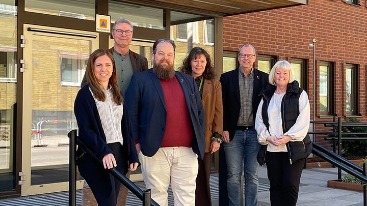 Jill Stor, näringslivschef, Mats Andersson (C), kommunstyrelsens 1:e vice ordförande, Henrik Harlitz (M), kommunstyrelsens 2:e vice ordförande, Lena Tegenfeldt, kommundirektör, Benny Augustsson (S), kommunstyrelsens ordförande och Gunbritt Reteike näringslivsutvecklare gläds åt regeringens besked om utbyggnaden av E45 mellan Vänersborg och Mellerud.