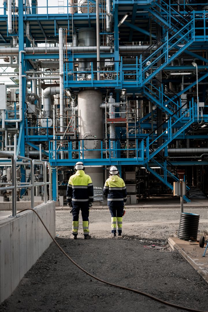 St1 Raffinaderi i Göteborg, där restmaterial omvandlas till hållbara drivmedel som SAF, HVO och bio‑LPG.