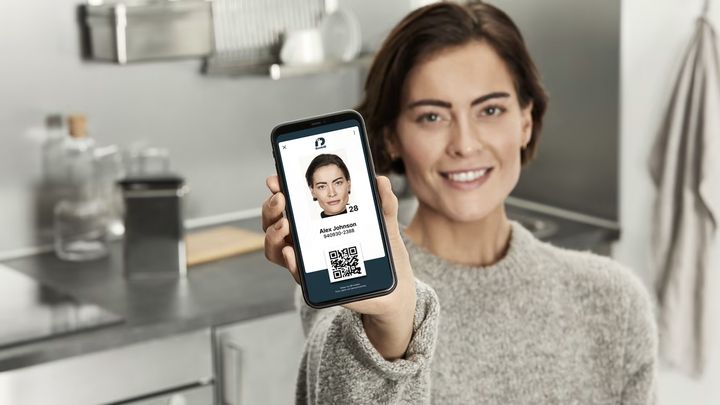 Nu lanserar BankID möjligheten att aktivera ett digitalt ID-kort i BankID-appen. Sparbanken Syd kan som enda bank erbjuda sina kunder möjlighet att använda tjänsten hos dem.