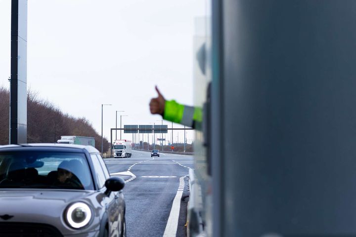 Allt fler elbilar passerar Øresundsbron.