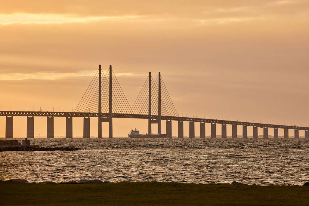 Bild av Øresundsbron i solnedgång.