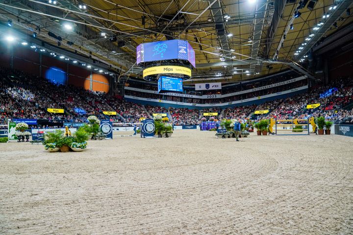 Fullsatt Scandinavium innan söndagens världscupklass i hoppning. Foto: Kim C Lundin
