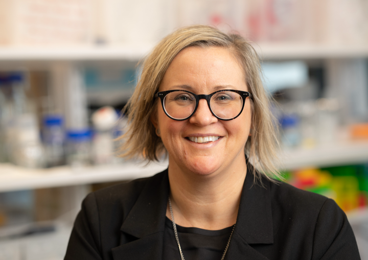 Bilden visar Johanna Lanner, professor i fysiologi vid GIH, leder ett nytt forskningsprojekt för att öka förståelsen för vilka biologiska mekanismer som orsakar sjukdomen fibromyalgi.