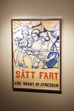 Affischer var länge ett viktigt sätt att kommunicera för Arbetarskyddsnämnden. Den här affischen togs fram i samarbete med Konstfrämjandet på 1970-talet.