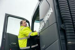 Ulrich Höntzsch på väg upp i lastbilen