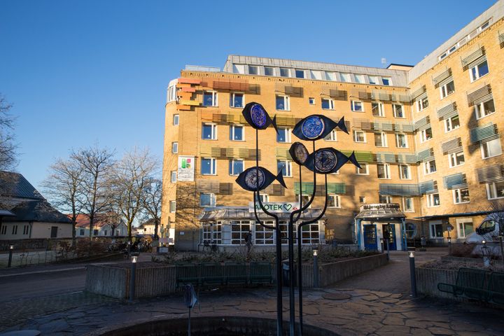 Ljungby sjukhus. Konstverk och konstnär: "Cirkulation i järn och glas” (1999) av Martti Rytkönen. Foto: Cecilia Forss/Region Kronoberg