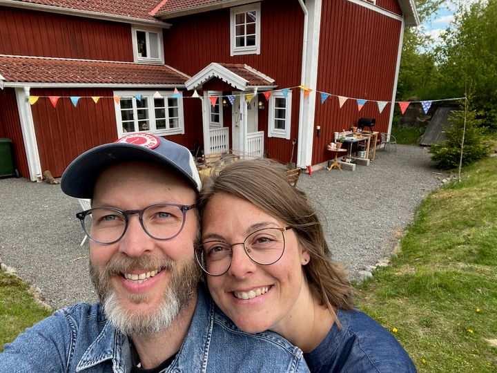 Nederländaren Ralf Fleuren fann balansen han sökte i Moheda – lugn, natur och en vardag där hela familjen trivs. Ralf följer med till Emigration Expo som ambassadör.