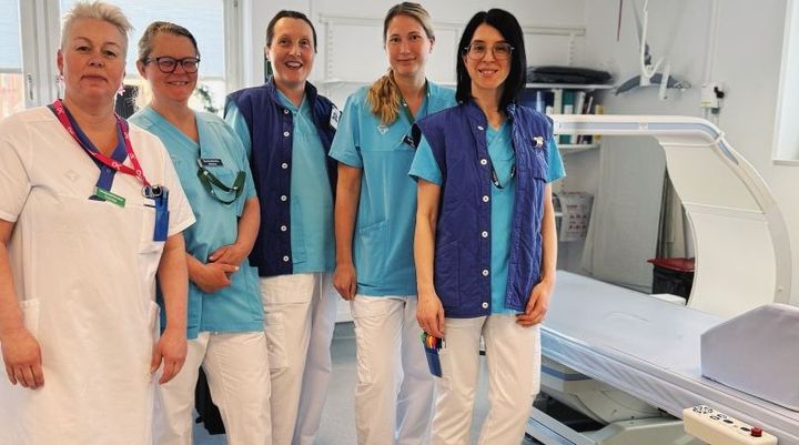 Det här är ”ben-gänget” på Ljungby sjukhus: Therése Wingdén, undersköterska, Jessica Andersson, sjuksköterska, Kerstin Gutefeldt, endokrinolog, Malin Ekholm, sjuksköterska och Lana Gacanin, administrativ assistent.