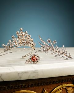 Tiara och andra höjdpunkter inom smyckeavdelningen