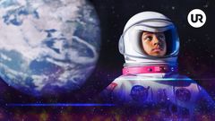 10-åriga Noomi älskar rymden och vill lära sig allt om den. Foto: Peter Assarsson.