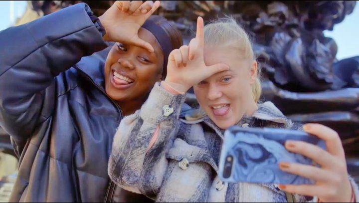 Best friends for a day, nominerat i Prix Europa 2023, finns att se på UR Play. Foto: UR