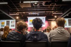 UR medverkar på Bokmässan 2025 med två seminarier och en livepodd.