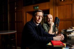 Eric Schüldt och Jonas Åhlund försöker förstå både manligheten och sig själva i nya UR-podden Dicklit.