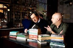 Eric Schüldt och Jonas Åhlund försöker förstå både manligheten och sig själva i nya UR-podden Dicklit.