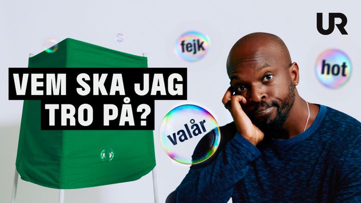 Kodjo Akolor utforskar demokratiska utmaningar och det digitala spelets roll i valet. Foto: Daniel Stigefelt/UR.