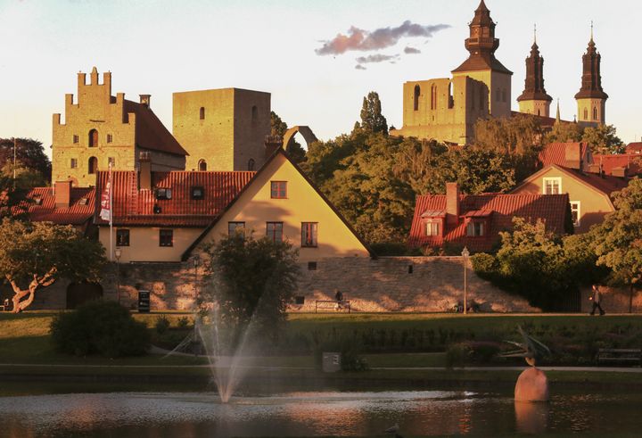 UR arrangerar två panelsamtal på Mediescenen under Almedalsveckan i Visby.
