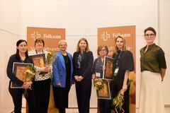 Vinnarna av Vårdförbundspriset 2025, Sineva Ribeiro Vårdförbundet, Elisabeth Lann sjukvårdsminister och Elisabeth Wisén chef marknad och försäljning Folksam.