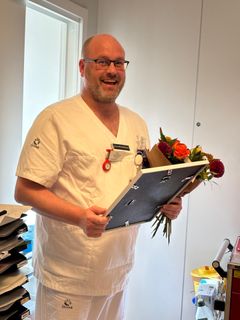 Sjuksköterskan Patrik Kehlmeier är årets studenthandledare.