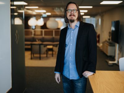 Douglas Norström, Ansvarig press- och samhällskontakter, SOS Alarm.