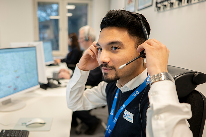 Bild på operatör hos SOS Alarm