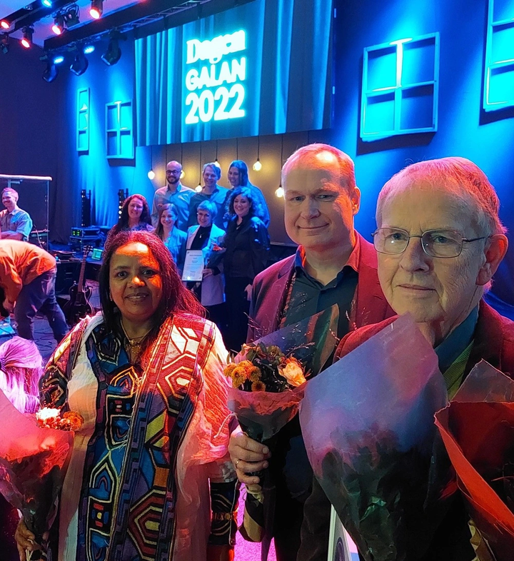 Nominerade till Bildas folkbildningspris 2022 på Dagengalan. Från vänster: Yordanos Ghebre, Peder Claesson, Leif Nilsson.