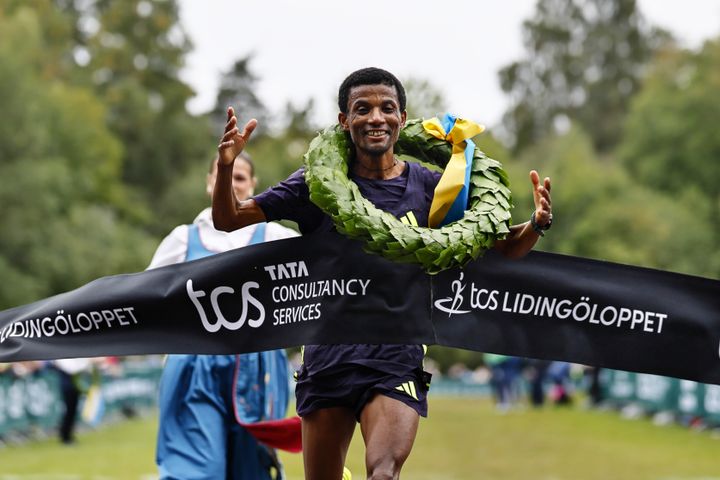 Ebba Tulu Chala först över mållinjen på Lidingöloppet 30 km