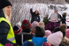 Redo att dra igång invigningen – Marica Hamberg, utvecklingsstrateg på Område Näringsliv och tillväxt, hälsade alla välkomna ut i naturen och till en härlig stund tillsammans!