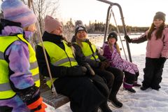 Elin Lyrén och Anneli Vivlén är båda pedagoger på Storvikskolan. De ser området som en fin plats för både utflykter och idrottslektioner. "Det är en härlig atmosfär", säger Anneli Vivlén.