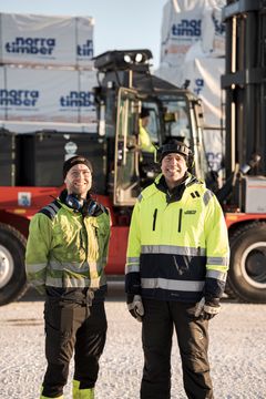 Jörgen Granberg, lagbas på fordonsverkstaden på Sävar Såg, och Joakim Jonasson, underhållschef Mekanik på Sävar Såg.