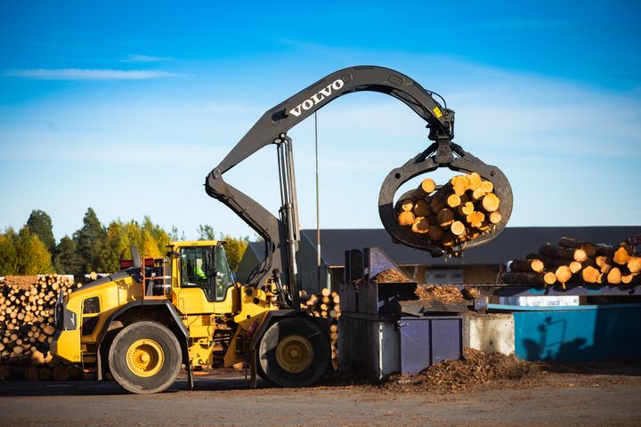 Från Norra Timbers sågverk i Kåge, Sävar och Hissmofors levereras det ut klimatsmart värme till de lokala fjärrvärmenäten.
