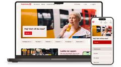 En datorskärm och en mobiltelefon som visar Östgötatrafikens nya webbplats.