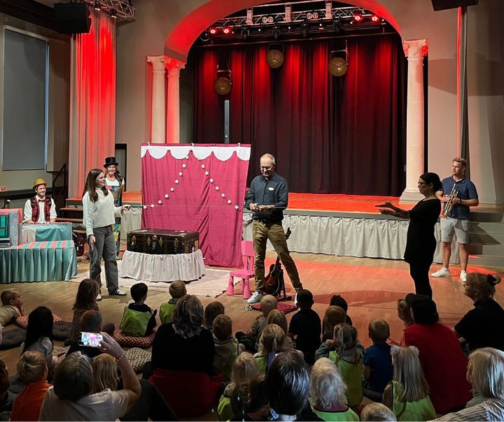 Julia Berg, ordförande utbildningsnämnden - Anders Elingfors, förvaltningschef utbildningsförvaltningen - Frida Sandstedt, 1:e vice ordförande kultur- och fritidsnämnden.