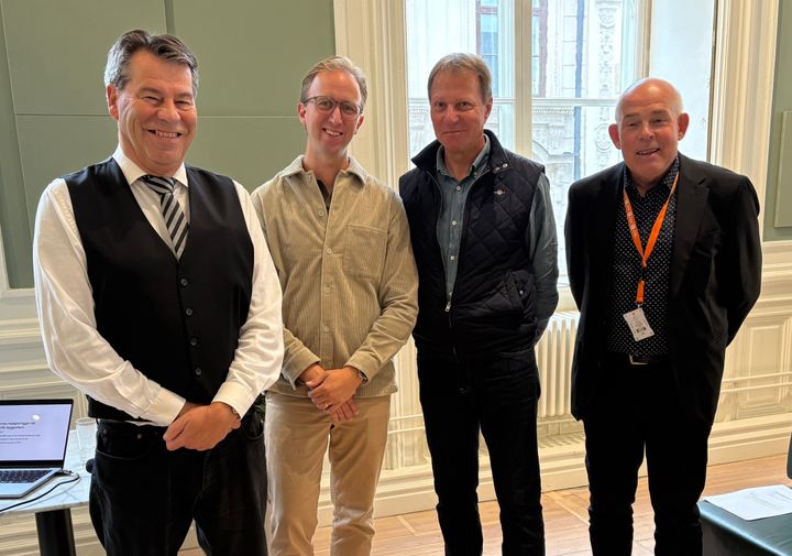 Från vänster: Stefan Lundberg, jurist och Gustaf Anselmsson, CEO på Gokind AB, Lennart Weiss, kommersiell direktör på Veidekke Sverige AB samt Conny Svensson, senior adviser på ID06 AB.