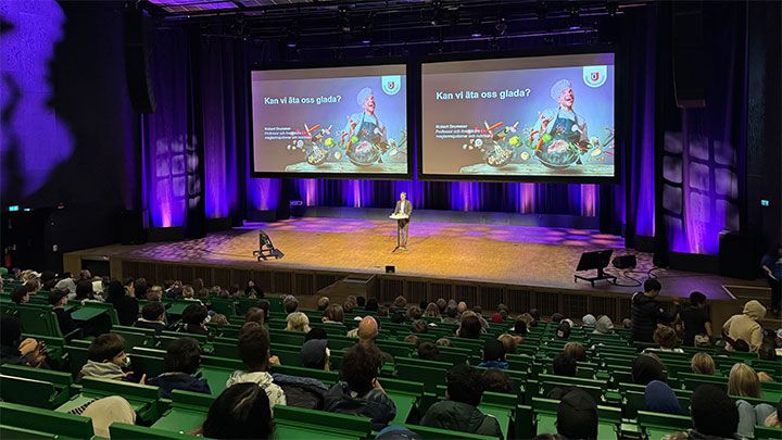 Robert Brummer föreläser i Aula Nova.