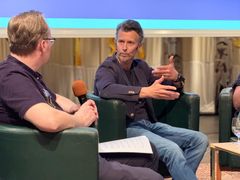 "Man kan använda färger för att få maten att se mer naturlig ut, även om den i själva verket är mindre naturlig. Det finns en risk att de vackra och färgglada bilderna skapar förväntningar som maten inte kan leva upp till", konstaterade Paul Svensson, hedersdoktor vid Örebro universitet och gastronomisk ledare för Rosendals trädgård.