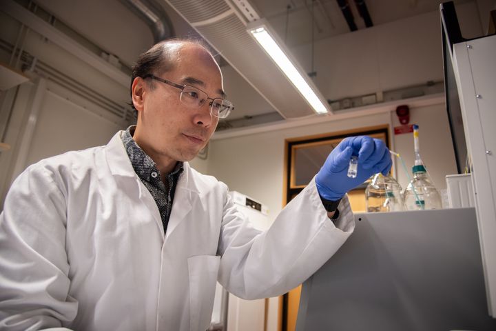 Leo Yeung, forskare i kemi vid Örebro universitet.