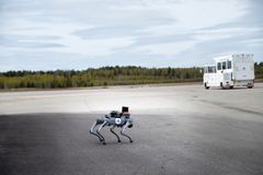 Robothunden på Örebro flygplats