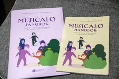 I dag består Musicalo av 16 sånger, en handbok för pedagoger, en sångbok och inspelningar med professionella musiker och barnröster.