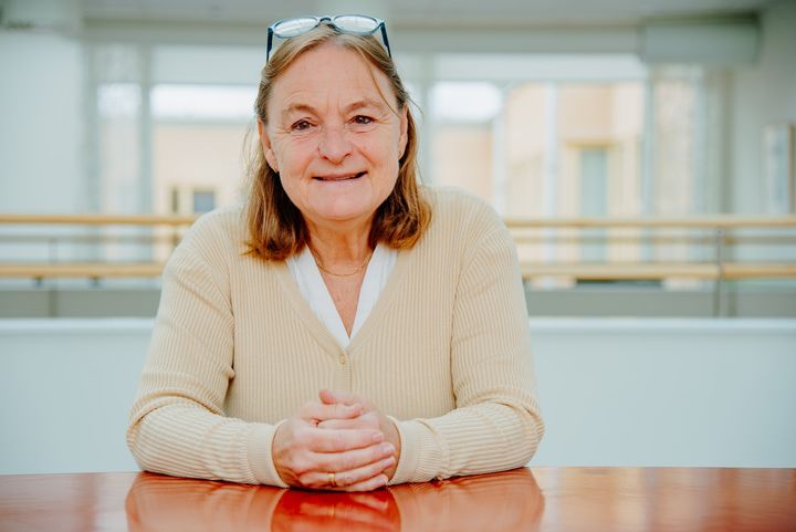 "Det viktigaste rådet till lärare inför utvecklingssamtalen är att bli medvetna om sitt icke-verbala språk", säger Britt-Marie Bader är forskare vid Örebro universitet.