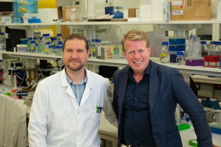 Maurice Michel & Thomas Helleday Maurice Michel (vänster) och Thomas Helleday (höger), forskare vid institutionen för onkologi-patologi, Karolinska Institutet.