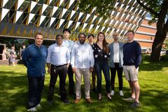 Gruppbild, Brodin lab Från vänster: Jaromir Mikes, Lakshmikanth Tadepally, Ziyang Tan, Constantin Mugabo, Jun Wang, Lucie Rodriguez, Aron Arzoomand och Petter Brodin, forskare vid Karolinska Institutet.