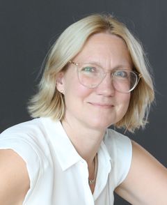 Anna Lindstrand Anna Lindstrand, professor vid institutionen för molekylär medicin och kirurgi, Karolinska Institutet.Guidotti