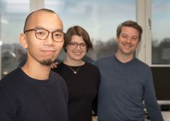 Stanley Cheuk, Liv Eidsmo, Yenan Bryceson Stanley Cheuk, Liv Eidsmo och Yenan Bryceson, forskare vid Karolinska Institutet. Foto: Stefan Zimmerman