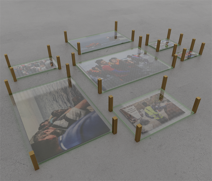 De utklippta tidningsbilderna kapslas in i glas och omgärdas av bronsstolpar. När sedan golvet läggs på syns endast ett mönster av bronskvadrater som visar var bilderna finns. Fotograf: Digital skiss: Nils Ekman.